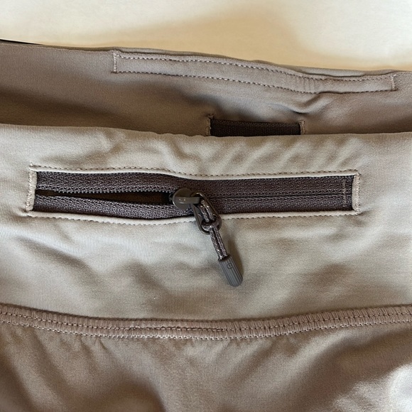 LULULEMON Speed Up Low-Rise Short 2.5”, Size 8, Rhino Grey, EUC - Picture 3 of 6